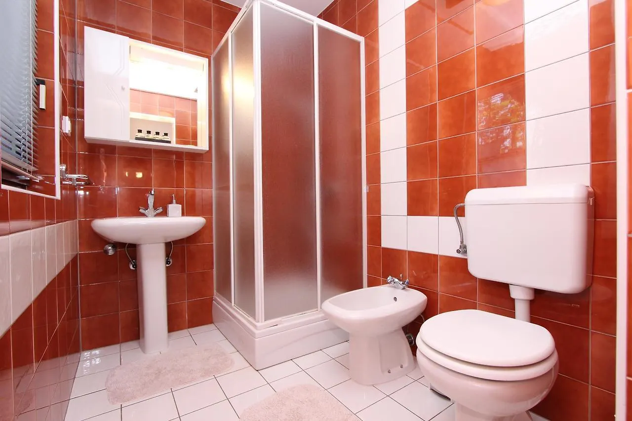 Apartment Irena Pula 0*,  Croatia