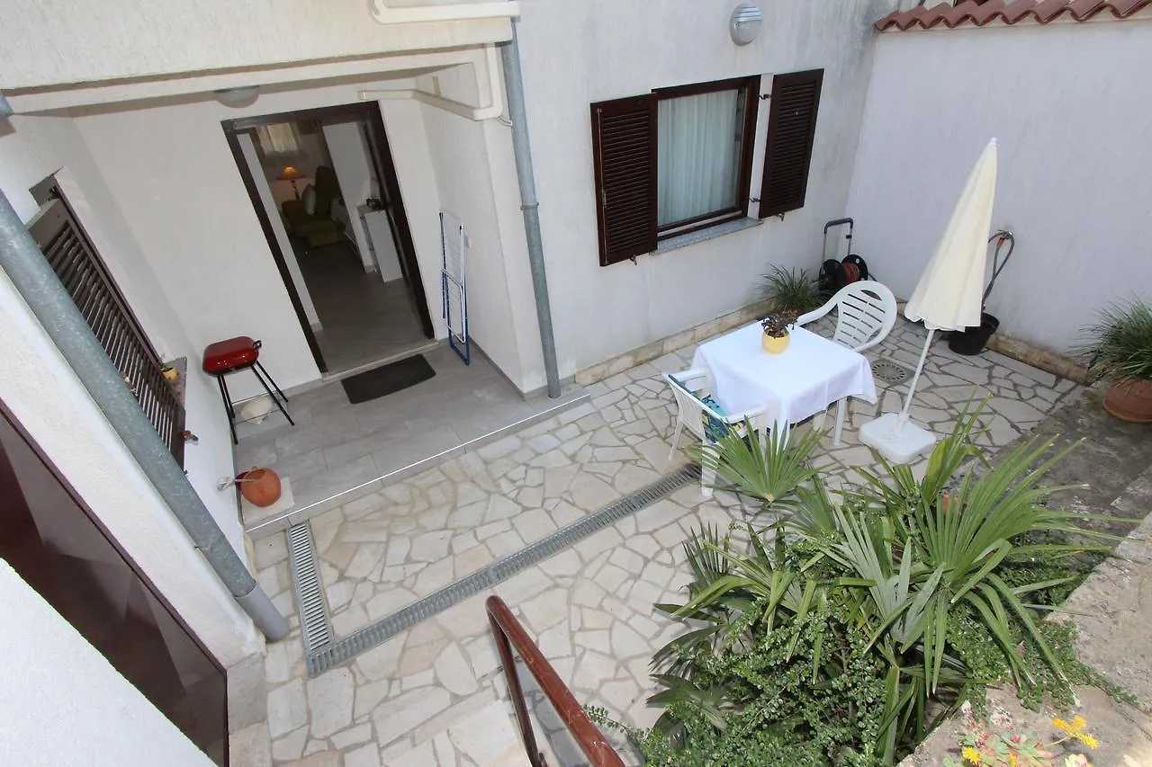 Apartment Irena Pula
