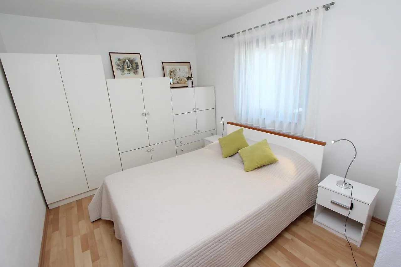 Apartment Irena Pula