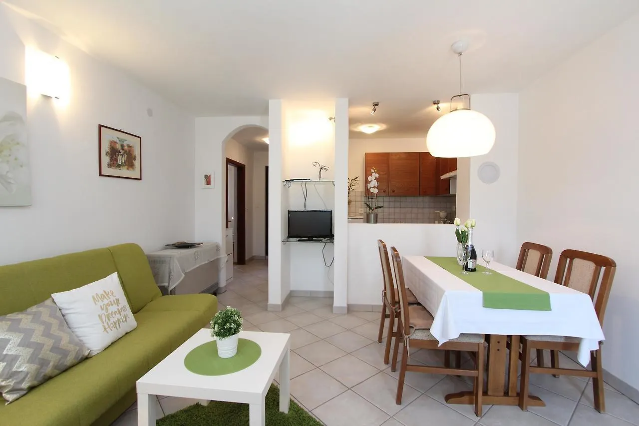 Apartment Irena Pula 0*,